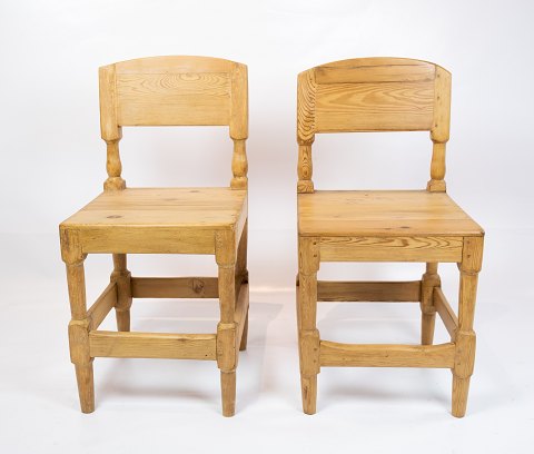 Et par antikke stole af fyrretræ og i flot antik stand fra 1820erne.
5000m2 udstilling.