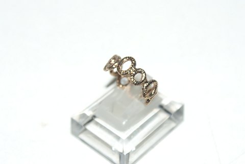 Elegant lady ring in 14 carat gold