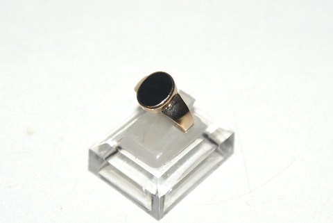 Elegant ring with Black onyx in 14 carat gold