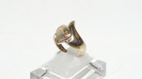 Elegant lady ring in 8 carat gold