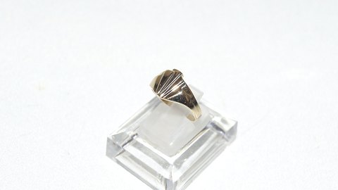 Elegant lady ring in 8 carat gold