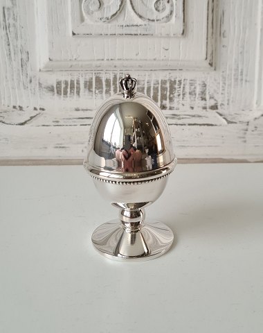 Egg cup in sterling silver produced by Holmsted