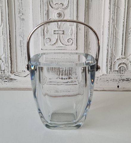 Olaf Gunnar Hjertzell Ice bucket with handle in Sterling Silver.