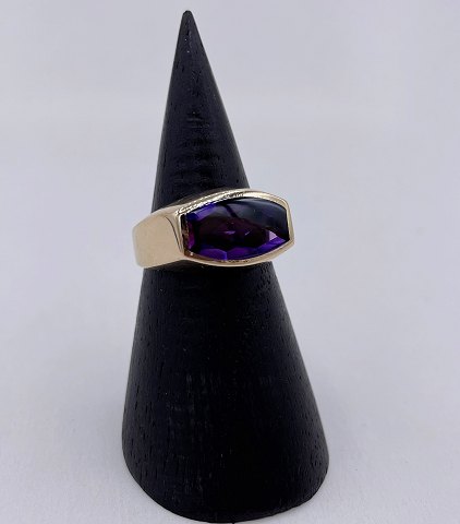 14k guldring m. safir, str. 52,5