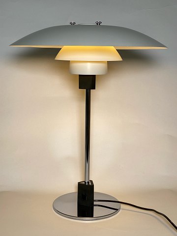 Poul Henningsen
PH 4/3 
Bordlampe
Hvid & Aluminium