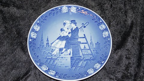 Royal Copenhagen plate, #Hyrdinden and the chimney sweep
Hans Christian Andersen
SOLD