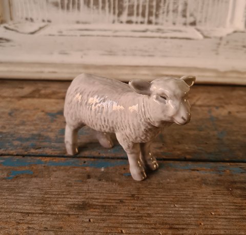 B&G Figure - lamb no. 2171