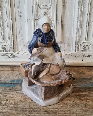 B&G figure - fisherwoman No. 2233