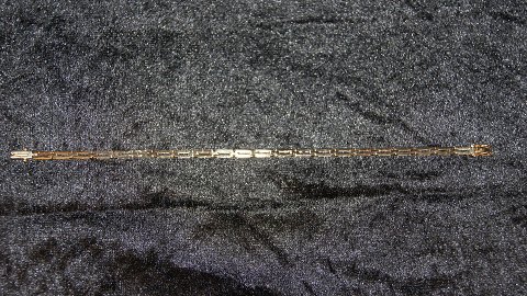 Elegant bracelet 14 carat Gold
Stamped JAA 585
Length 19.5 cm