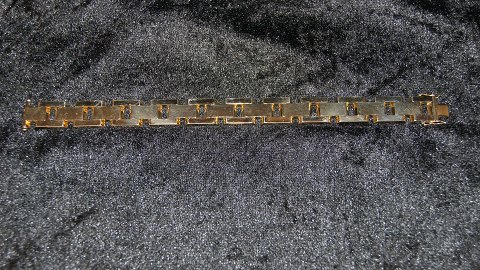 Block Bracelet 3 RK in 14 carat Gold
Stamped SKR 585
Length 18.5 cm
Width 12.63 mm