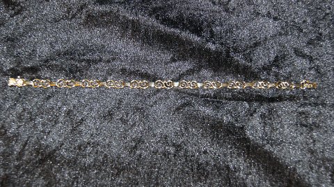 Elegant Bracelet in 14 Carat Gold
Stamped VW 585
Length 18.5 cm