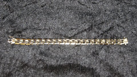 Elegant armbånd i 14 karat Guld
Stemplet WO 585
Længde 19,5 cm