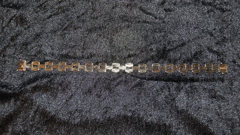 Elegant bracelet in 14 carat Gold
Stamped J&CO 585
Length 20 cm