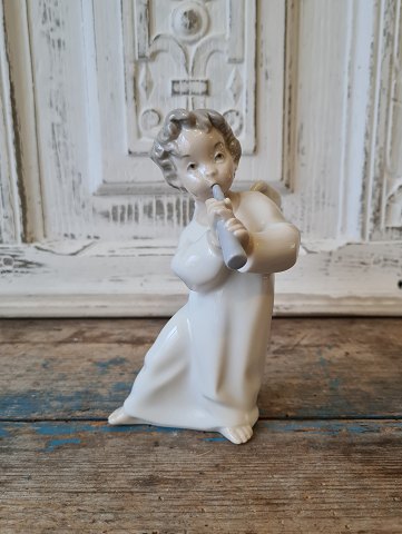 Lladro figure in the form of angel children playing the flute