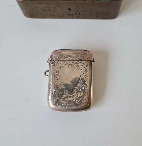 English matchbox in silver by M.Bros from 1905