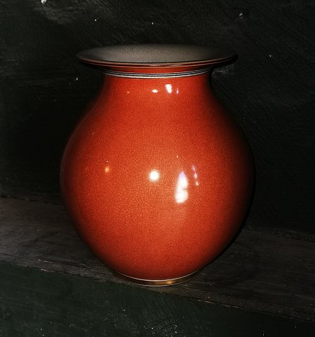 Stor rund Royal Copenhagen rød krakkele vase