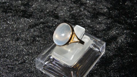 Elegant Ladies Ring 14 Carat Gold