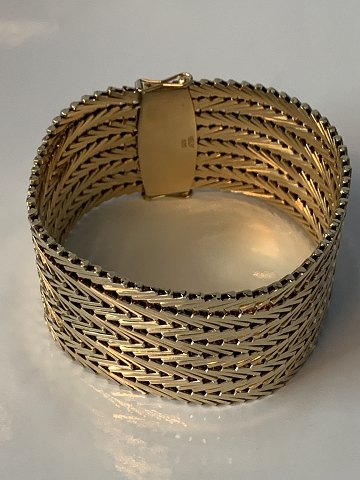 Geneve Bracelet 4 Rk in 14 carat Gold
Stamped HELM 585
Length 18.2 cm approx
Width 33.24 mm
Thickness 1.70 mm