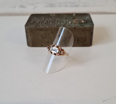 Vintage ring i 14 kt guld med baguette slebet akvamarin