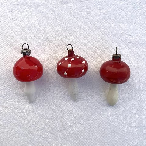 Christmas baubles
Red mushrooms
*DKK 400 in total