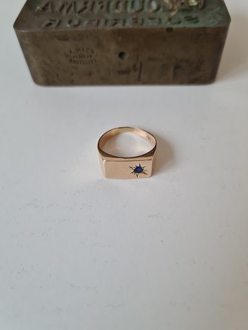 Vintage ring i 14 kt guld med blå sten

