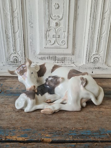 Royal Copenhagen figur - ko med kalv no. 800