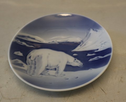 4366 RC Plate Polar bear in Greenland 11.7 cm Royal Copenhagen