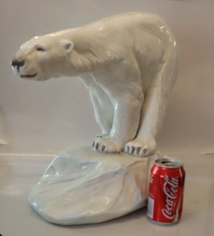820 Kæmpe Isbjørn på klippe 40 x 50 cm utydelig stempel