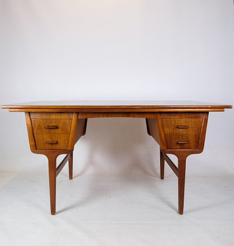 Desk - Teak Wood - Unique Design - Finnish - 1960
Great condition
