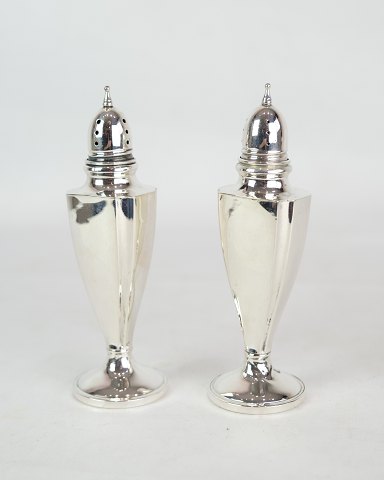 Salt and pepper shakers - Hamilton Sterling - number 210
Great condition
