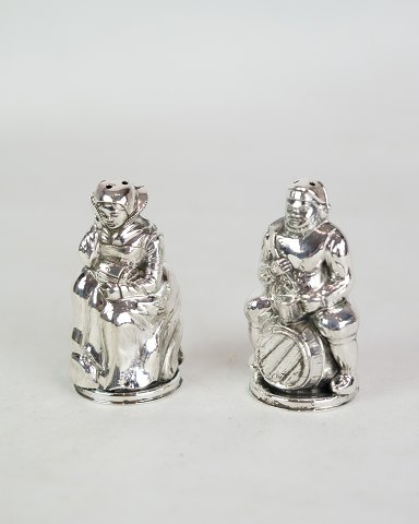 Salt and pepper shaker - Sterling Silver - stamped H.J Denmark
Great condition
