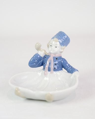 Figure - Porcelain - Seated boy - No. 1086
Great condition
