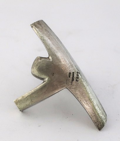Silver sculpture in sterling (925). Height 7.3 cm. Produced 2001.