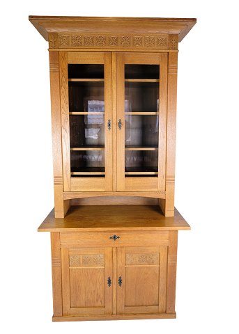 Tall Display Cabinet - Oak - Glass Doors - Original Key - 1880
Great condition
