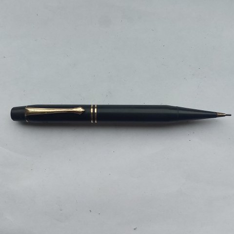 Black Montblanc no. 33 pencil