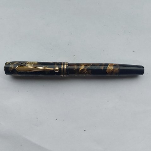 Green marbled Hoover fountain pen