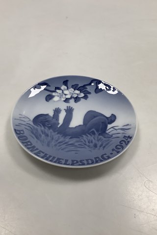 Royal Copenhagen Childrens Help Day plate from 1924