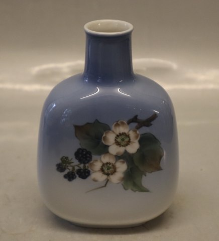 288-4646 Kgl. Vase: Brombær blomster på gren 15 cm Kongelig Dansk