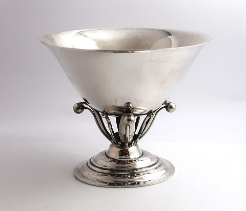 Georg Jensen. Silver bowl on oval base. Design no 6. Height 13 cm. Diameter 16 
cm. Produced 1915-1930.