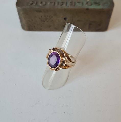 Vintage ring in 14 kt gold with amethyst