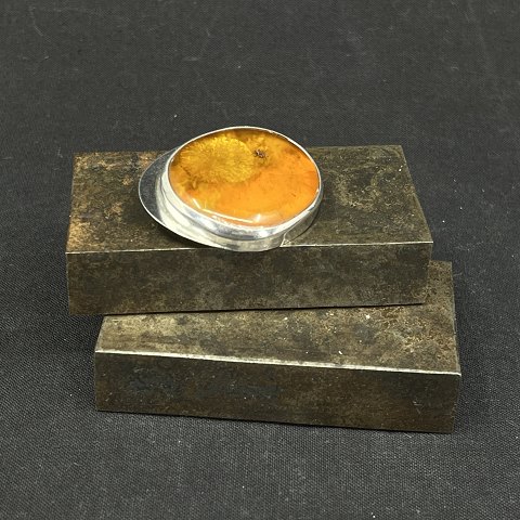 Modern brooch in silver with amber