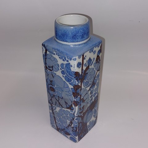 Blå vase fra Aluminia af J. Gerber