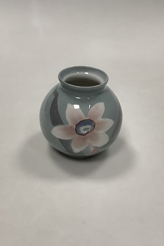 Rørstrand Art Nouveau Vase med blomst i relief