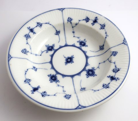 Royal Copenhagen. Blue fluted, plain. Deep dessert plate with thick rim. Model 
500. Diameter 20 cm. (1 quality)