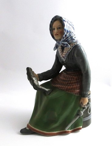 Dahl Jensen. Porcelænsfigur. Pige fra Skovshoved. Model 1150. Højde 23 cm. (2 
sortering)