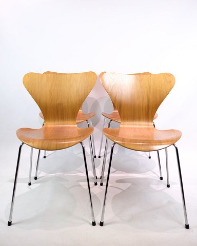 Set of 4 Seven Chairs - Walnut - Arne Jacobsen - Fritz Hansen - 1980
Great condition
