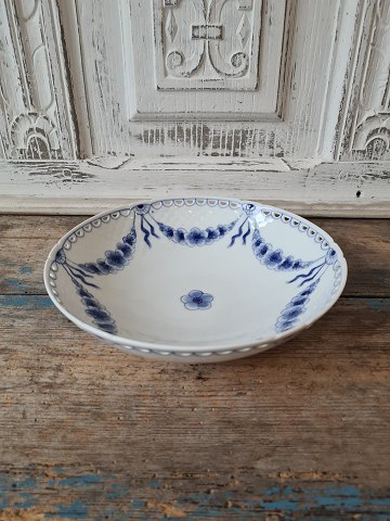 B&G Empire bowl with lace edge