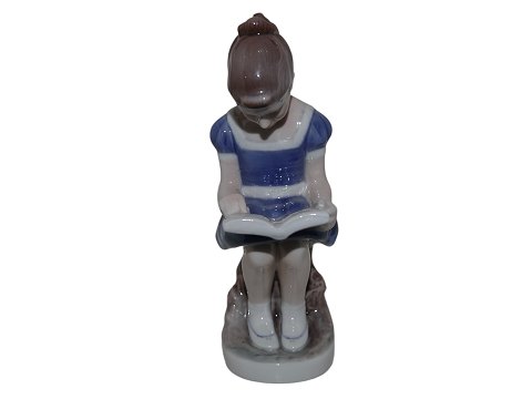 Lyngby figurine
Girl reading a book