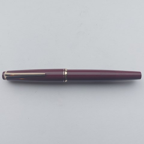 Montblanc No. 22 fountain pen - Star at both ends
