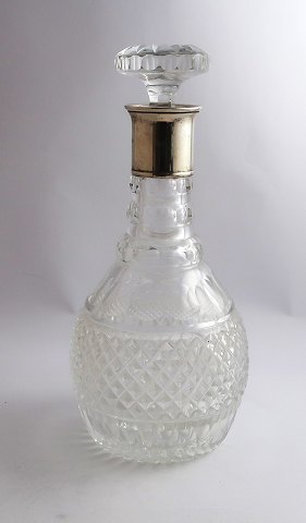 Carafe with silver mounting (830). Height 27 cm. Produced 1942.